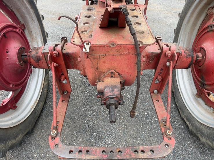 mccormick-farmall-h-tractor-image-12