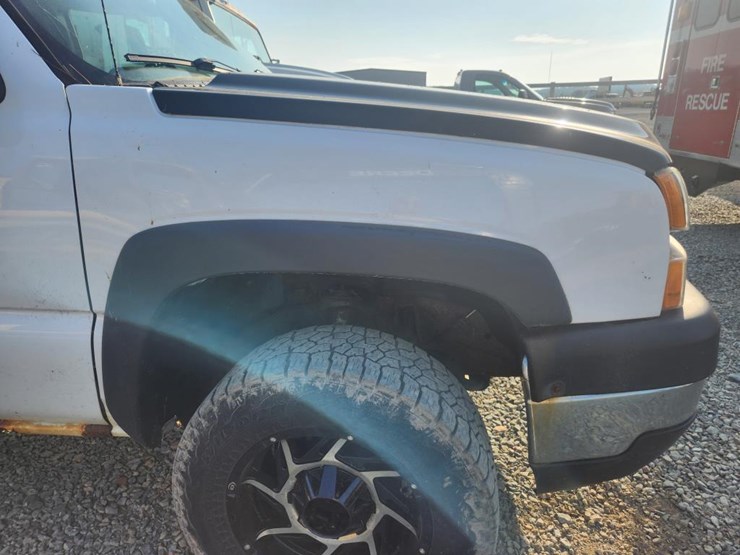 2006-chevrolet-2500-image-21