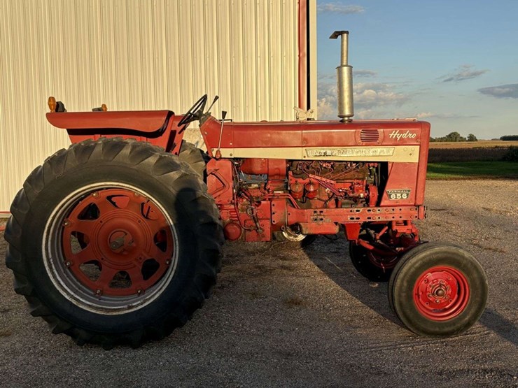 1971-farmall-656-hydro-diesel-tractor,-fenders,-wf,-540-pto,-3pt,-2-hyd,-16.9-38-rears,-7.50-16-fron-image-4