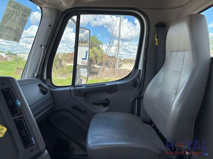 2016-freightliner-114sd-image-12