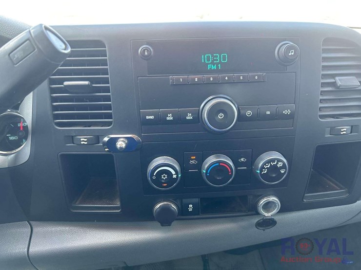 2012-chevrolet-silverado-3500-image-16