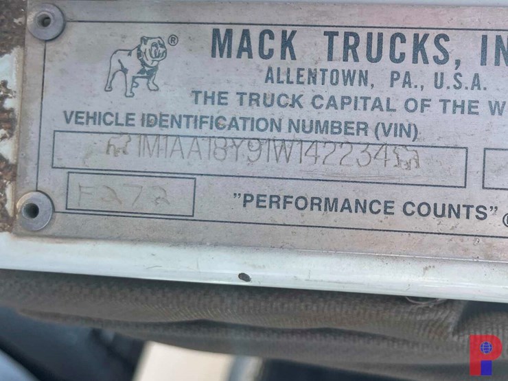 2001-mack-ch613-image-14