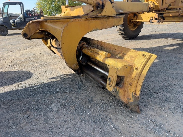 1982-deere-670a-image-19
