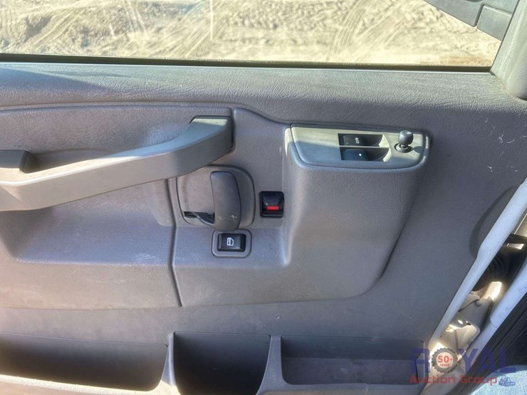 2019-chevrolet-express-2500-image-19