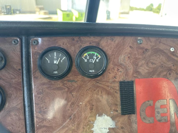 2005-peterbilt-385-image-42