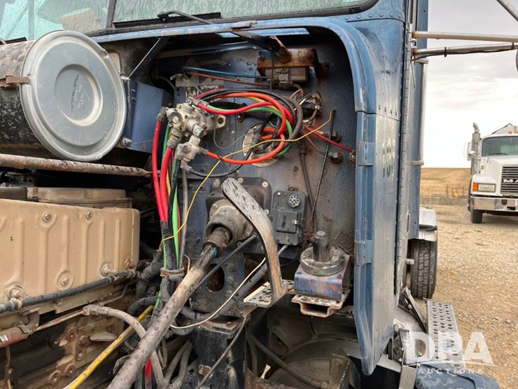 1989-freightliner-day-cab-truck-(jn0784,-unit-06815)-image-92