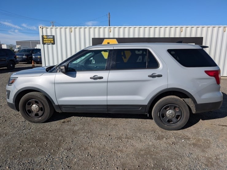 2017-ford-explorer-image-7
