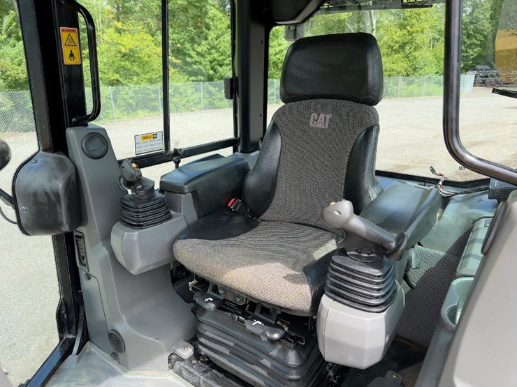 2016-caterpillar-d6k2-xl-image-35