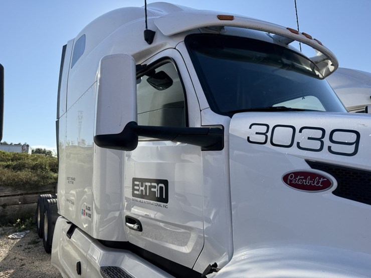 2022-peterbilt-579-image-39
