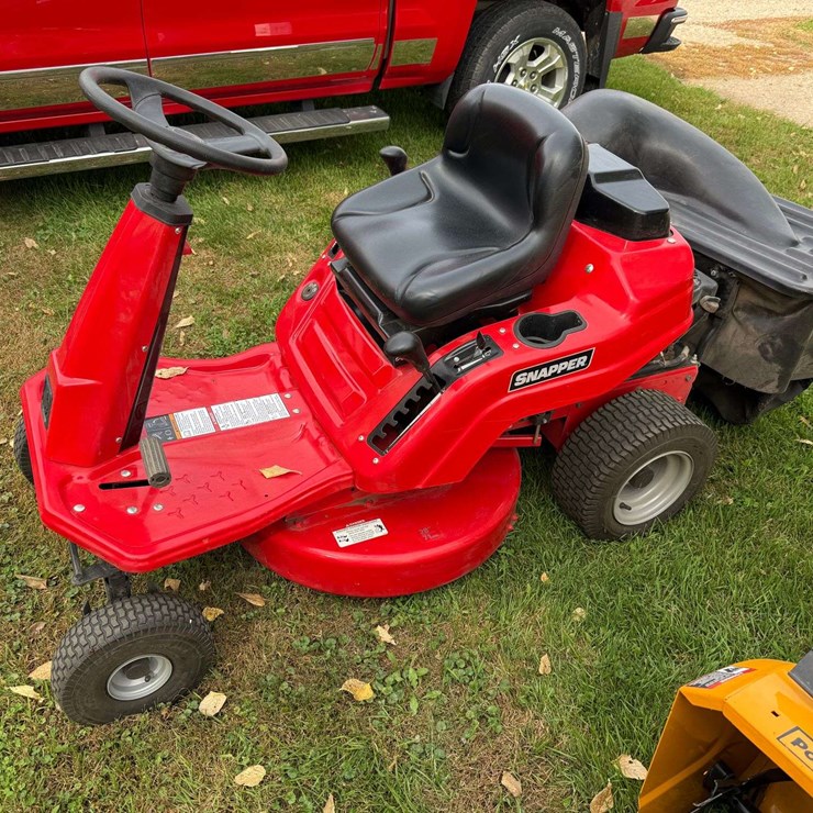 Snapper 28” Riding Lawn Mower with Bagger