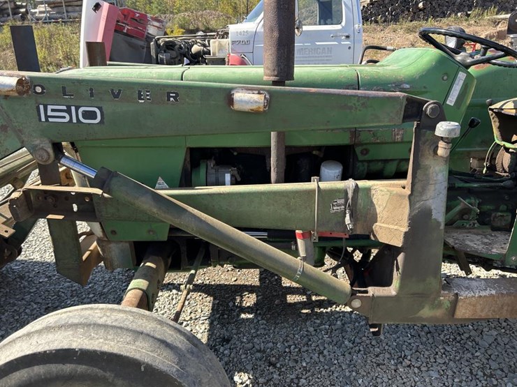 #5217-•-oliver-tractor-w/-loader-image-22