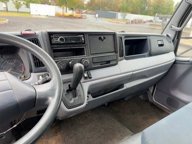 2014-mitsubishi-fuso-fe160-image-19