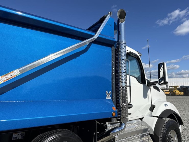 2025-kenworth-t880-image-19