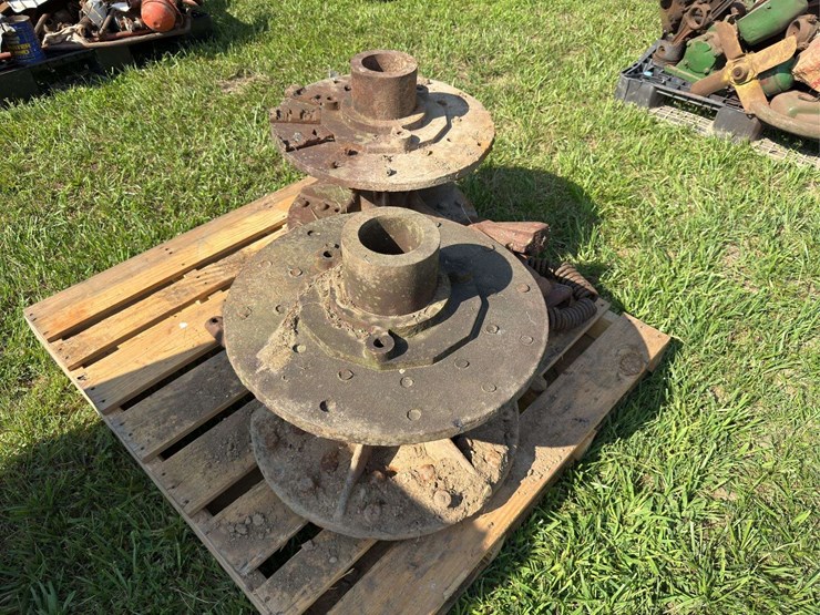 aultman-taylor-hubs-parts-pallet-image-2