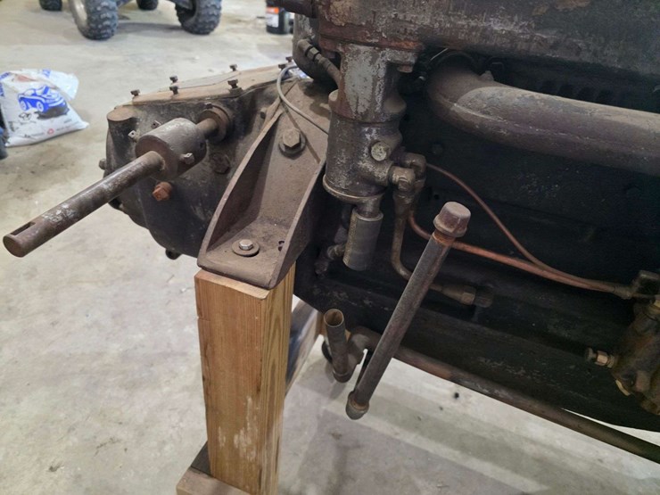 late-model-pontiac-inline-8-engine-converted-to-marine-use-by-kermath,-loose-and-in-excellent-condit-image-8