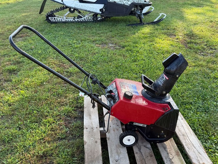 toro-power-light,-16”-snow-thrower,-runs-per-seller-image-2