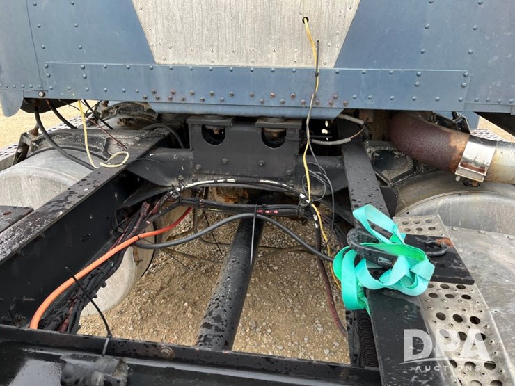1989-freightliner-day-cab-truck-(jn0784,-unit-06815)-image-31
