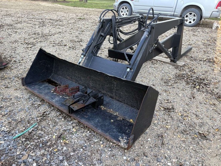 loader,-off-of-ih-656,-ih-mounting-brackets,-84”-bucket-image-1