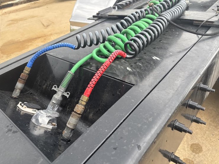 2020-peterbilt-389-image-52