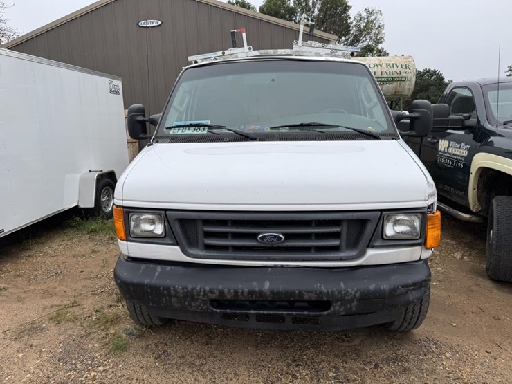 2008-ford-cargo-image-6