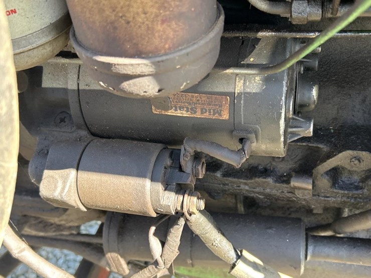 #5217-•-oliver-tractor-w/-loader-image-28