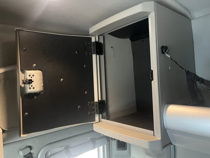 2020-kenworth-t680-image-130