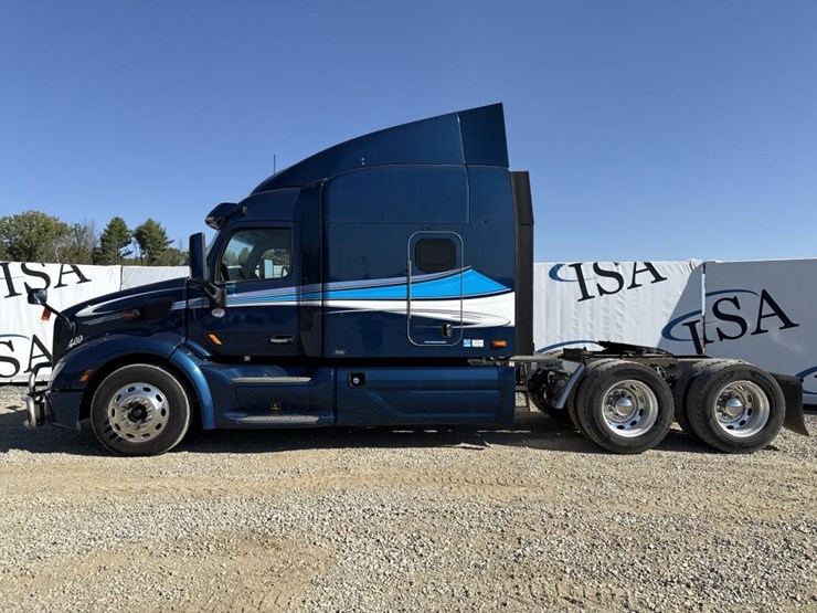 2019-peterbilt-579-image-2