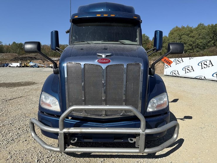 2019-peterbilt-579-image-8