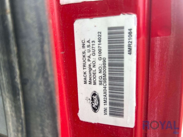 2011-mack-gu713-granite-cooper-tm-1882-18-ton-crane-truck-image-7