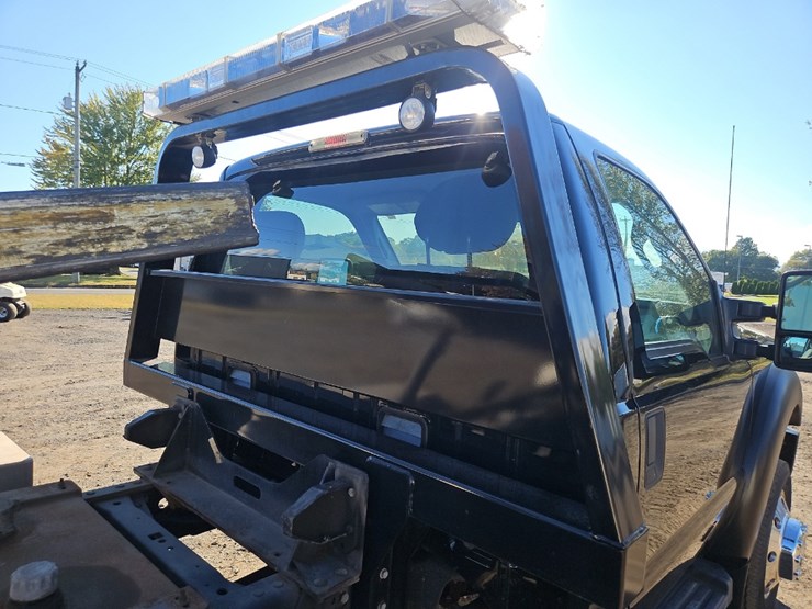 2014-ford-f550-xlt-image-23