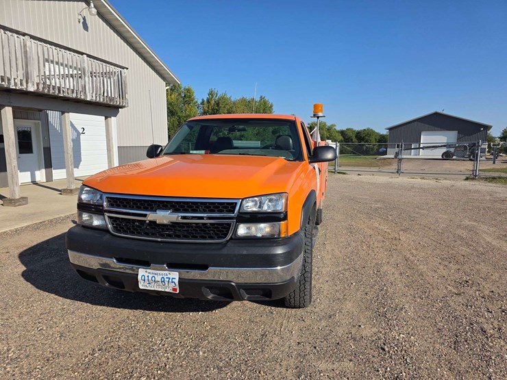 2006-chevrolet-2500hd-image-3