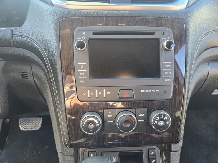 2016-chevrolet-traverse-image-37