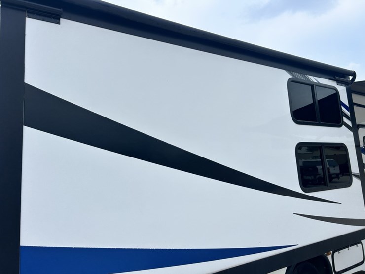 2021-ford-e450-image-23