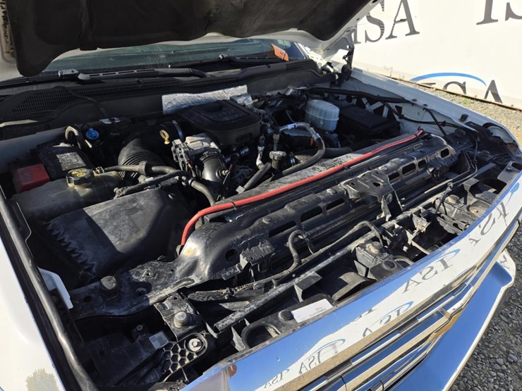 2015-chevrolet-3500-image-42