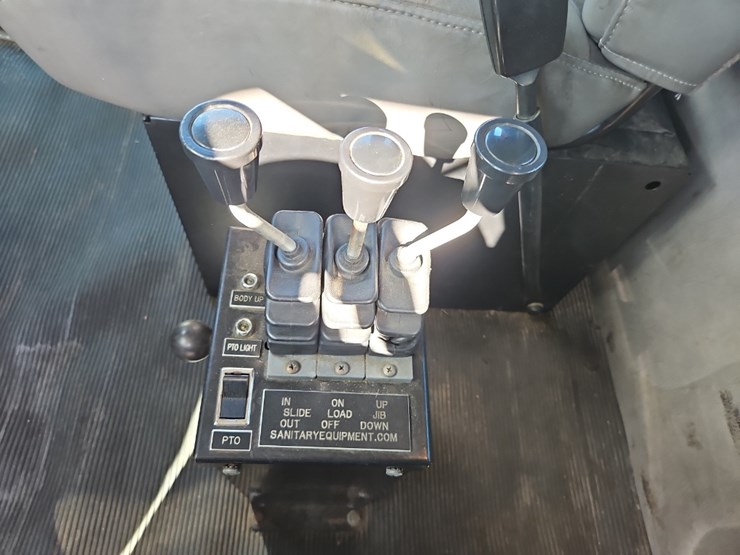 2017-kenworth-t370-image-26