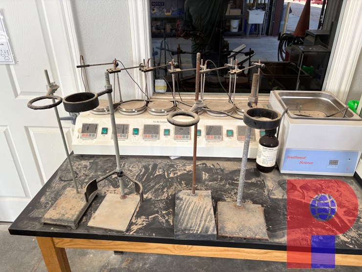 6’-x-2.5’-x-3’-table-w/-lab-equipment-image-3