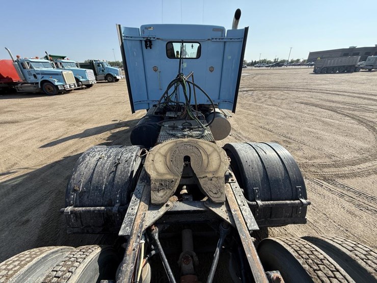 2015-kenworth-t800-image-69