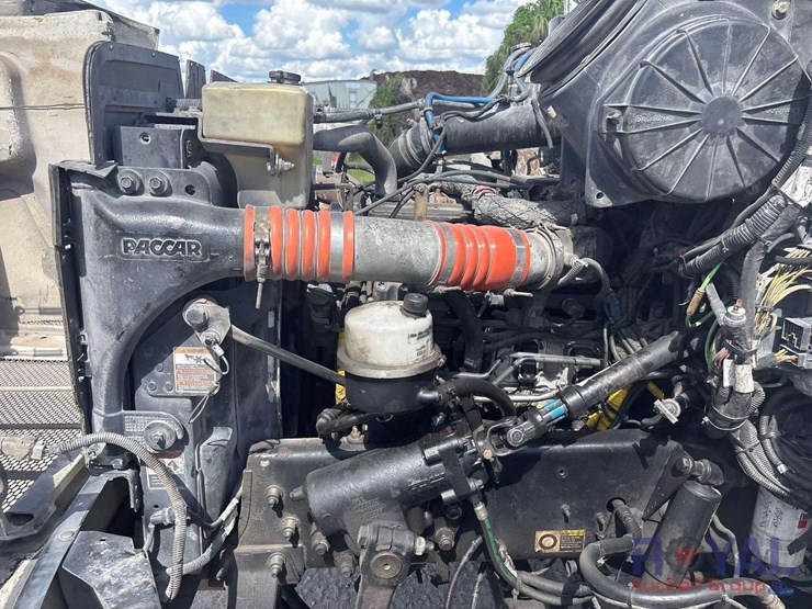 2015-peterbilt-337-image-21