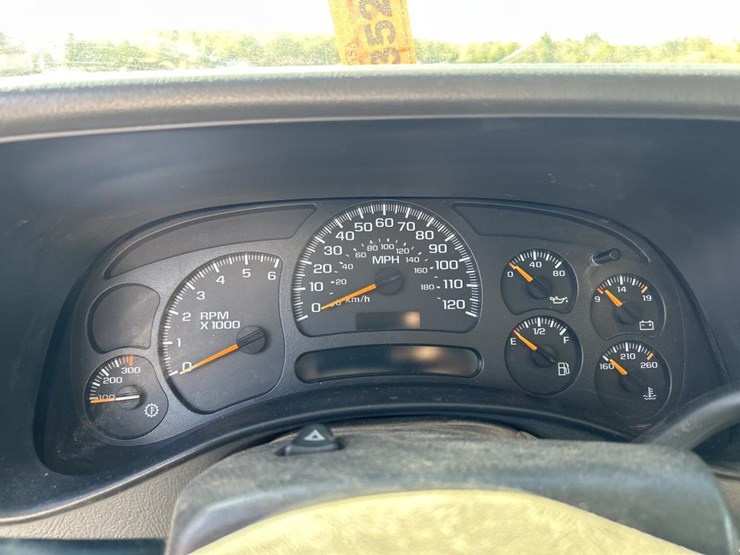 2005-gmc-2500-image-57