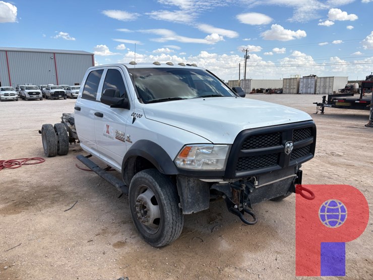 2017-ram-5500-crew-cab-4x4-truck-image-1
