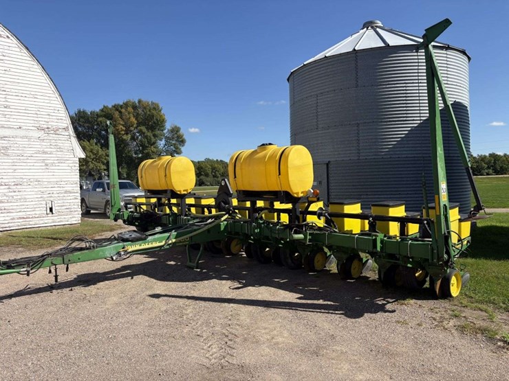 john-deere-7200-image-1