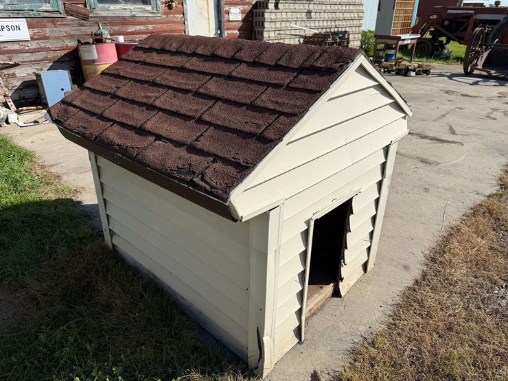insulated-dog-house,-3’-tall,-3’-wide,-4’-deep-image-6