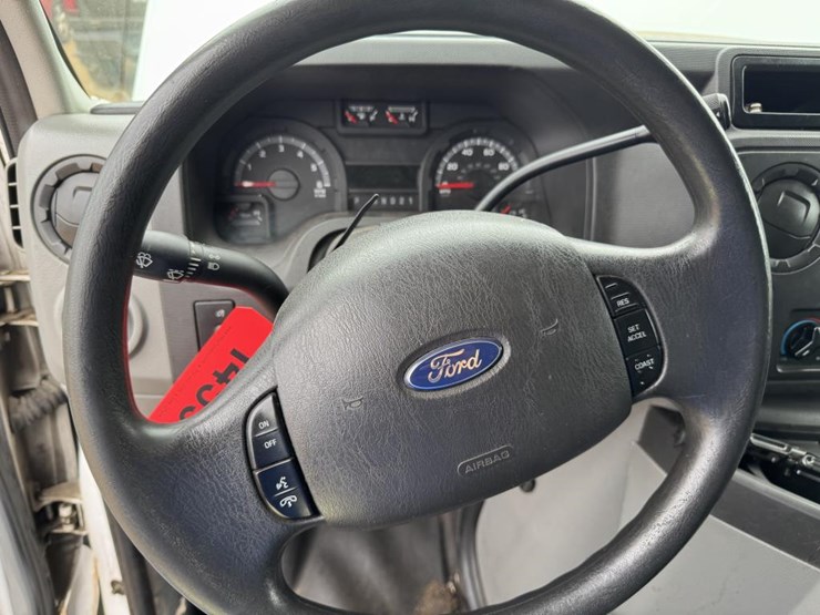 2013-ford-cargo-image-36