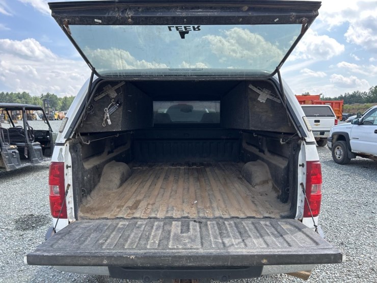 2014-chevrolet-3500-image-9
