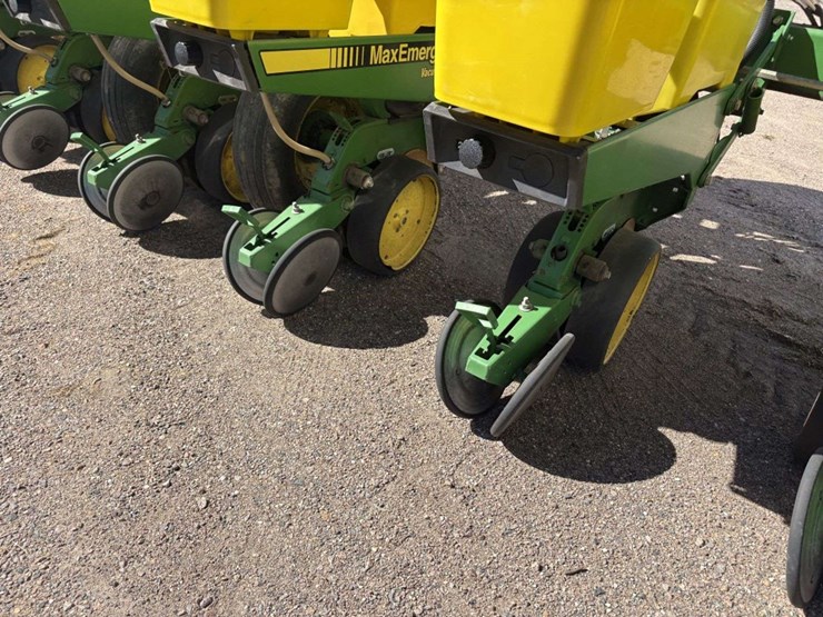 john-deere-7200-image-33