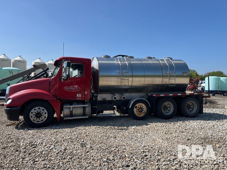 2007-freightliner-columbia-liquid-nurse-truck-(jn3025,-unit-1852)-image-14