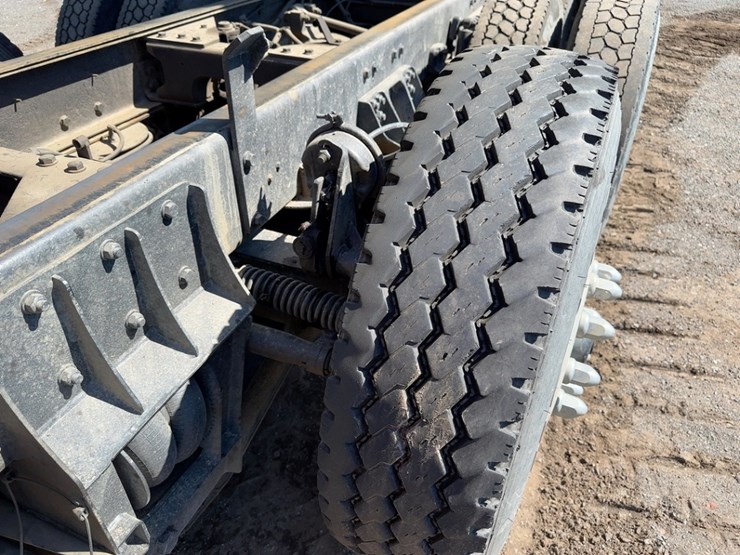 2012-kenworth-w900-image-16