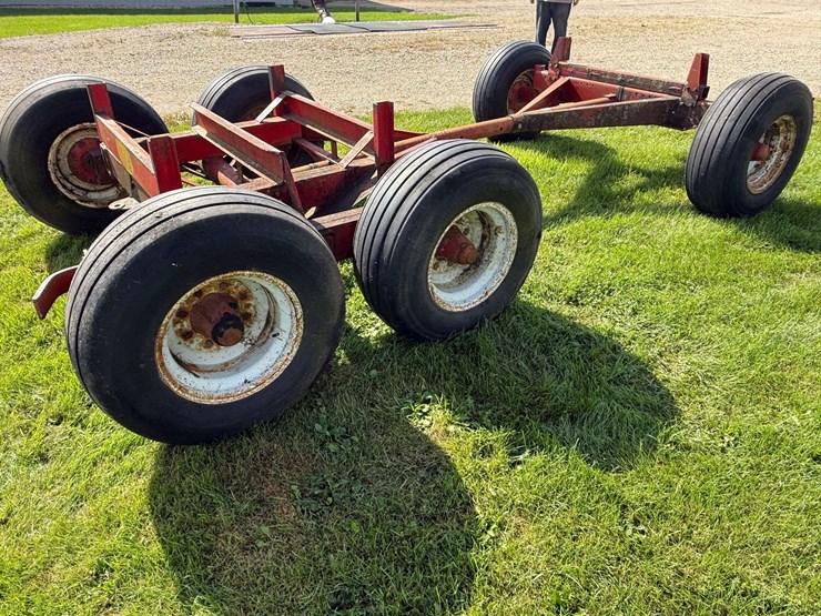 electric-tandem-silage-wagon-running-gear-image-7