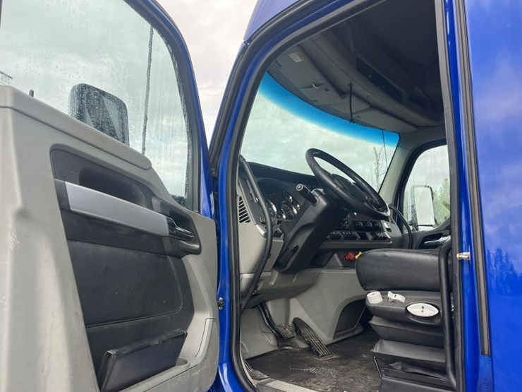 2020-kenworth-t680-image-109