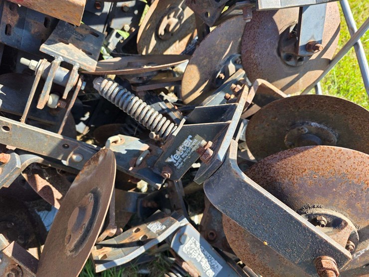 crate-full-of-yetter-closes-off-dmi-applicator-and-some-misc-hubs,-believed-to-be-approx-19,-buying-image-6